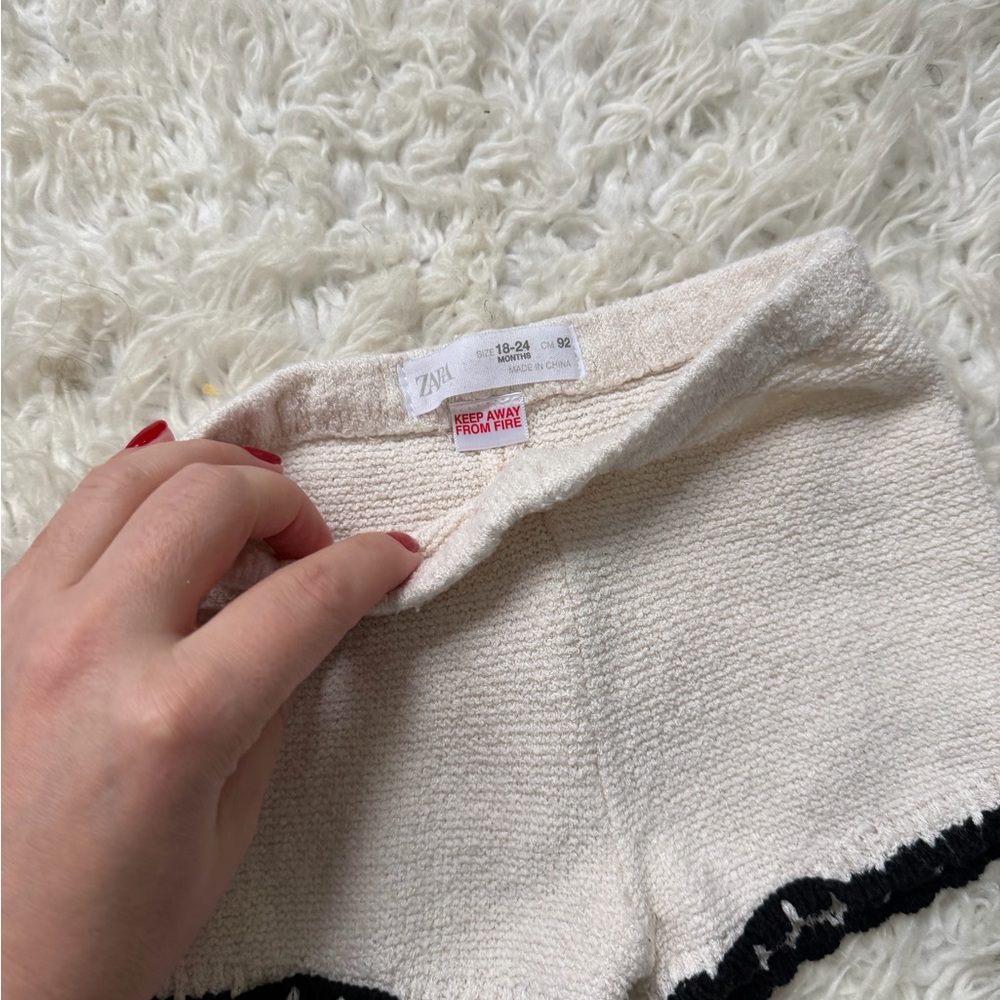 Zara Ivory and Black Knit Shorts - Picture 2 of 3